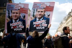France Under Strike Seige as New PM Takes Shaky Reins